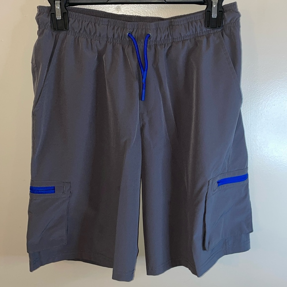 Boys size XXL (18) gray cargo shorts